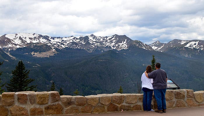 RM-FairviewCurve-couple_Gloria_700 Fairview Curve